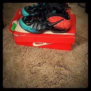 Foamposites spiderman edition and the hat